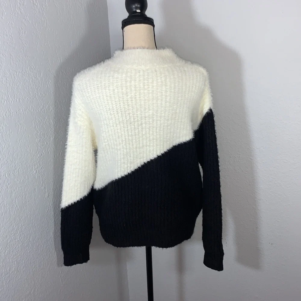 Cocobleu New York Eyelash Knit Colorblock Sweater (Size S)
